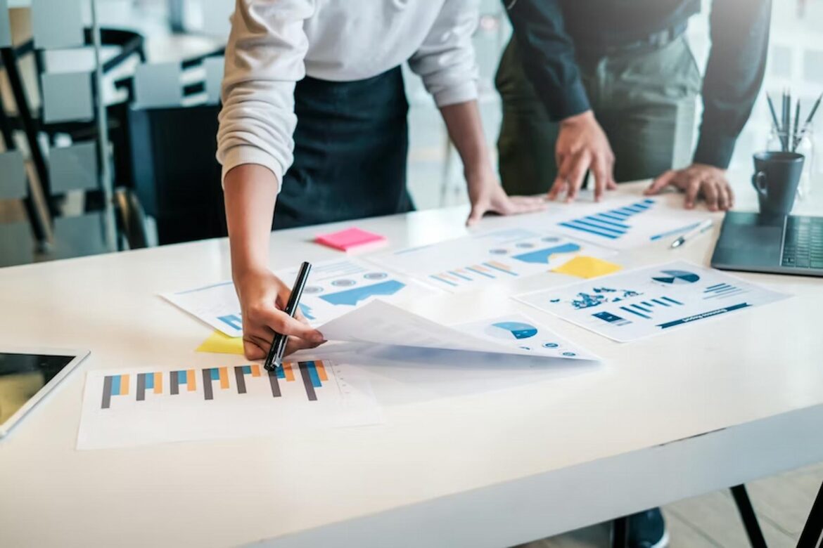 Branding Beyond Logos : Creating a Strong Identity That Connects with Customers